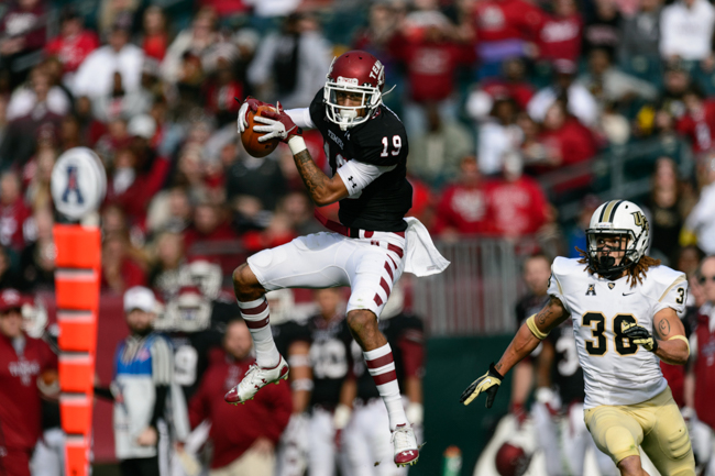 Nov 16, 2013; Philadelphia, PA, USA; Temple Owls wide receiver Robby Anderson (19) catches a pass during the second quarter against the UCF Knights at Lincoln Financial Field. Mandatory Credit: Howard Smith-USA TODAY Sports