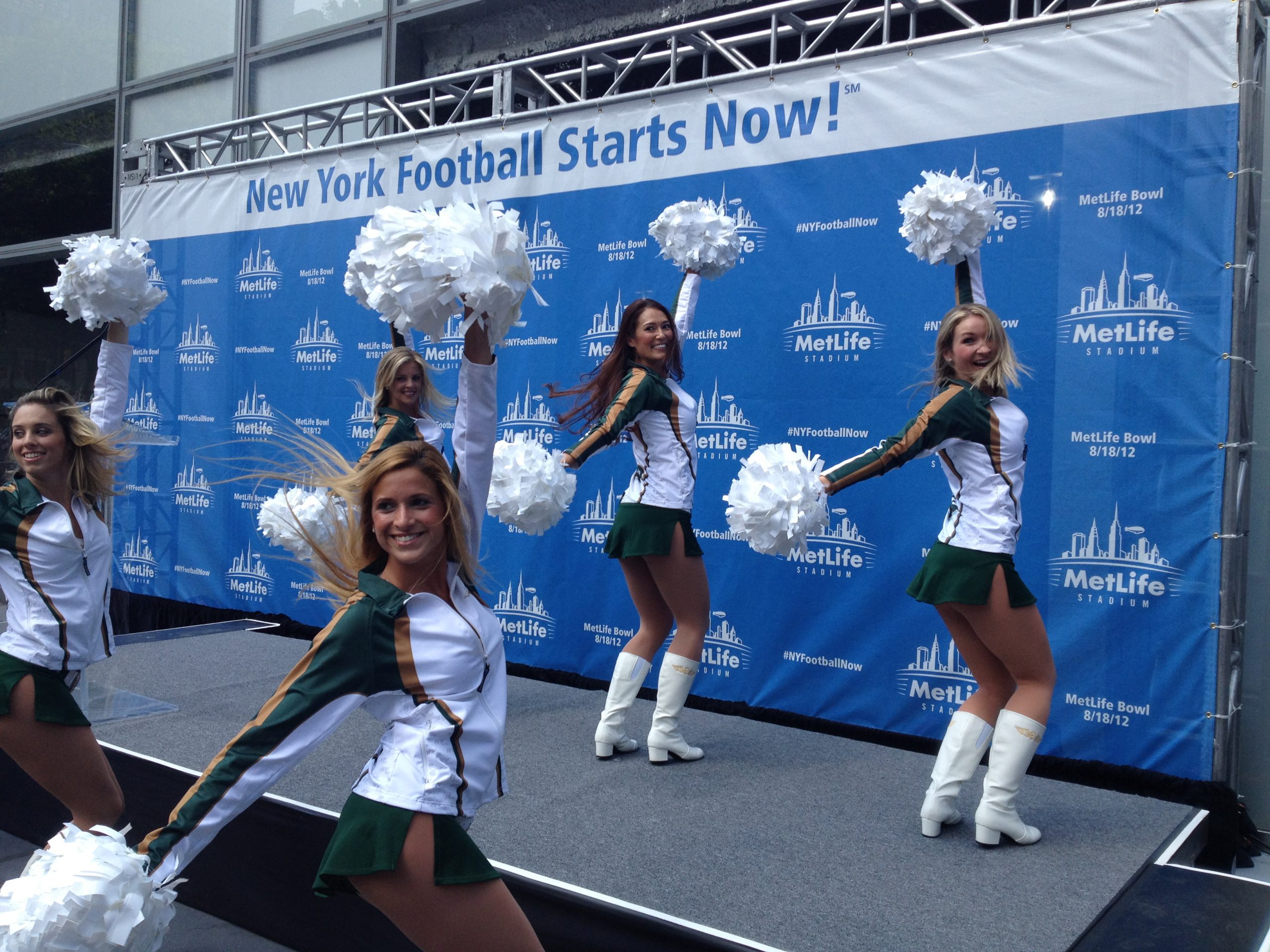 MetLife Snoopy Dedication Ceremony - JetNation.com - New York Jets Blog & Forum NY Jets Game Recap