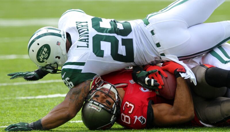 Jets Win Opener Over Bucs, 18-17