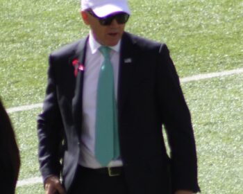 Jets Owner Woody Johnson Honors Wounded Veteran