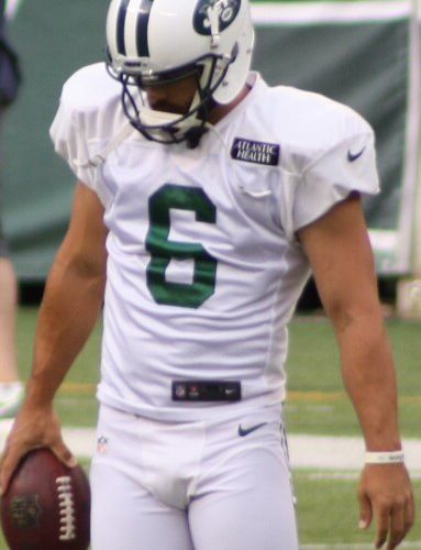 Jets cut ties with Schum, Claim TE Lynch