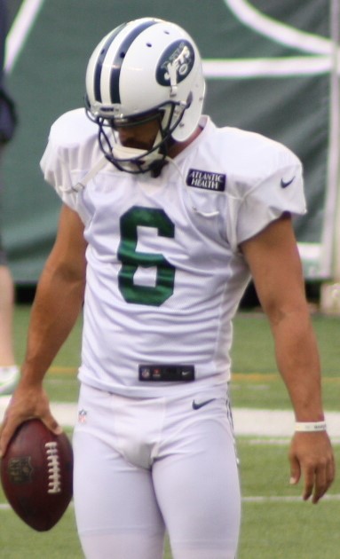 IMG_6846 (3) - JetNation.com - New York Jets Blog & Forum Jets cut ties with Schum, Claim TE Lynch