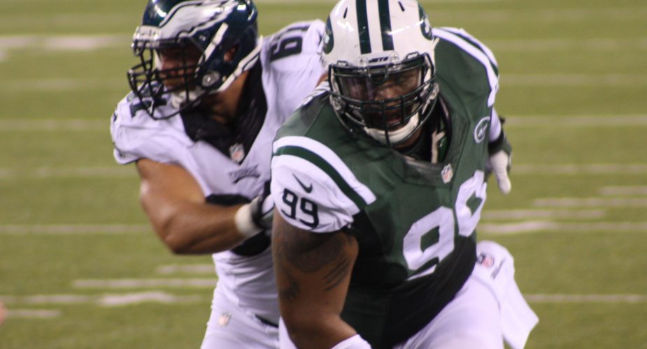 Bills Pluck TJ Barnes, Jets Sign Linebacker Julian Stanford to Practice Squad