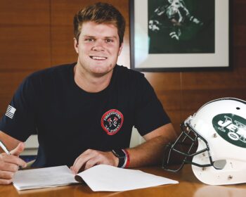 Sam Darnold Signs Contract