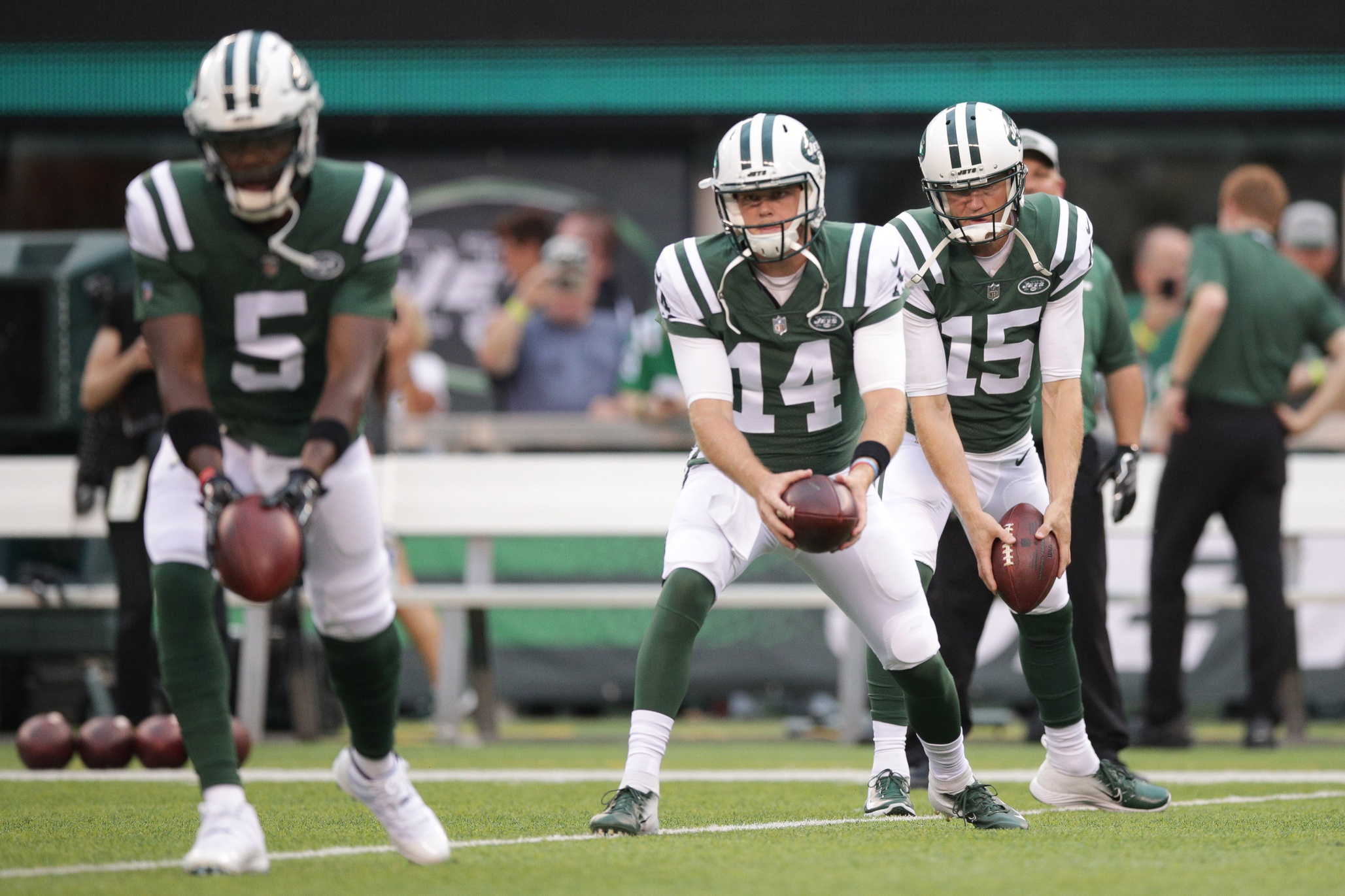 Teddy Bridgewater, Sam Darnold, Josh McCown - JetNation.com - New York Jets Blog & Forum Teddy Bridgewater, Sam Darnold, Josh McCown