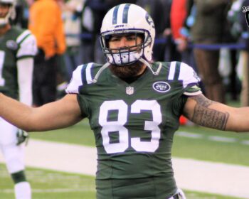 Jets Bring Back Tomlinson & Qvale