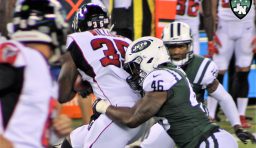 Jets Retain LB Neville Hewitt With 1-year Deal