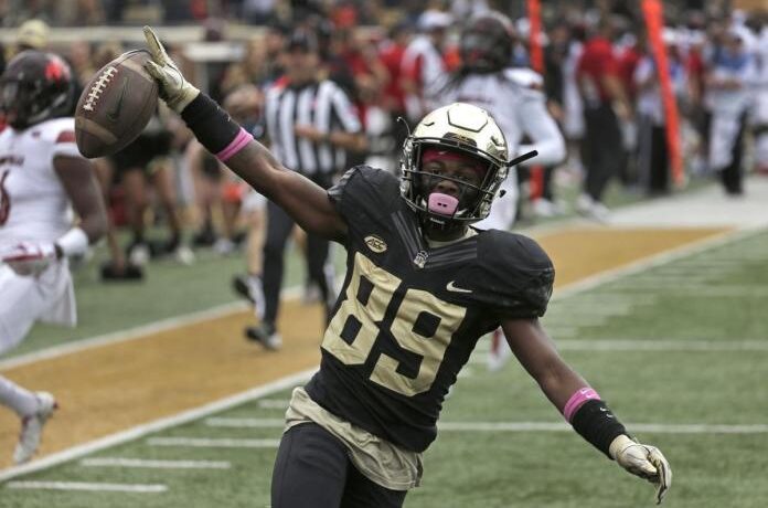 Despite Stature, Jets Undrafted Free Agent Receiver Stands out on Game Days