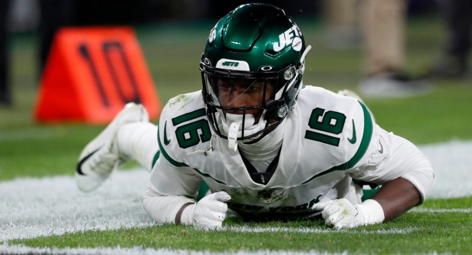 Jets add WR Jeff Smith to IR