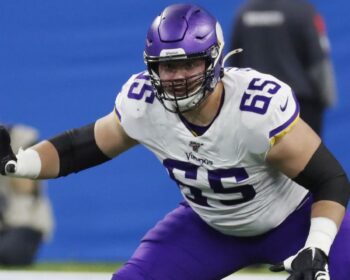 Jets Claim Elflein off Waivers from Vikings