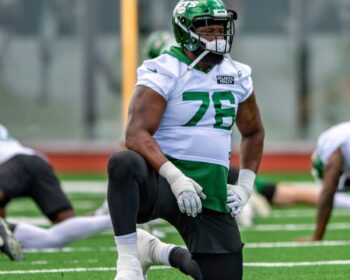 Morgan Moses spurns Jets to sign 3-year deal with Patriots