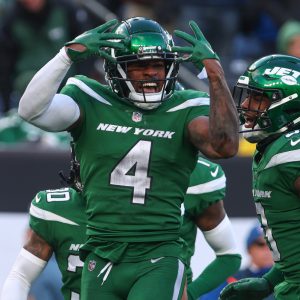 DJ Reed Enters Concussion Protocol, Jets “Optimistic” for Sunday Status