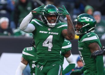 DJ Reed Enters Concussion Protocol, Jets “Optimistic” for Sunday Status