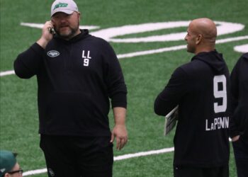 Joe Douglas vs Robert Saleh…Who is Under More Pressure in 2023?