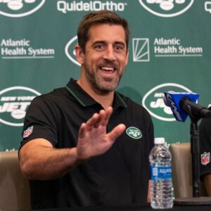 NY Jets Phase 3 OTAs, Minor Calf Tweak for Aaron Rodgers