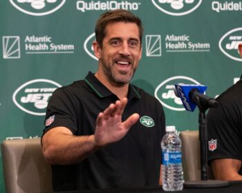 NY Jets Phase 3 OTAs, Minor Calf Tweak for Aaron Rodgers