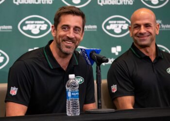 Writers Offer Crazy Takes on Aaron Rodgers in New York and Breaking Down how Good Jets Defensive Line can be