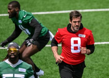 Aaron Rodgers Shines; Jets Camp Report – Day 3 (KRL)