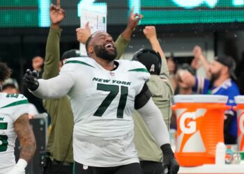 Duane Brown Added to Active Roster
