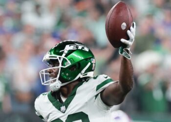 Jets Will be Without Tony Adams and Wes Schweitzer vs Patriots