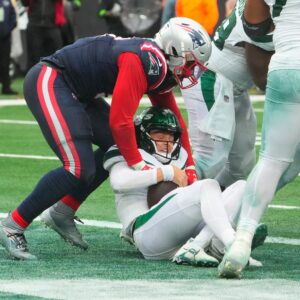 Jets Offense Flops in 15-10 Loss to Patriots; Saleh Shows Support for Zach