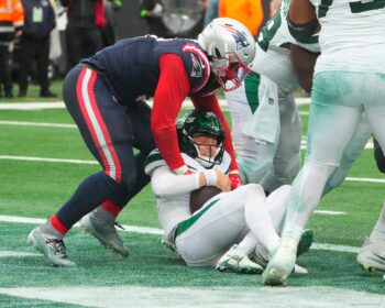 Jets Offense Flops in 15-10 Loss to Patriots; Saleh Shows Support for Zach
