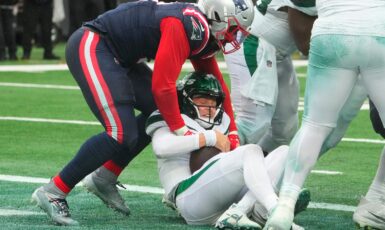 Jets Offense Flops in 15-10 Loss to Patriots; Saleh Shows Support for Zach