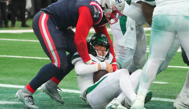 Jets Offense Flops in 15-10 Loss to Patriots; Saleh Shows Support for Zach
