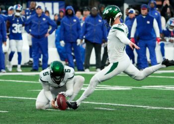 New York Jets Beat the Giants; Injuries Add Up