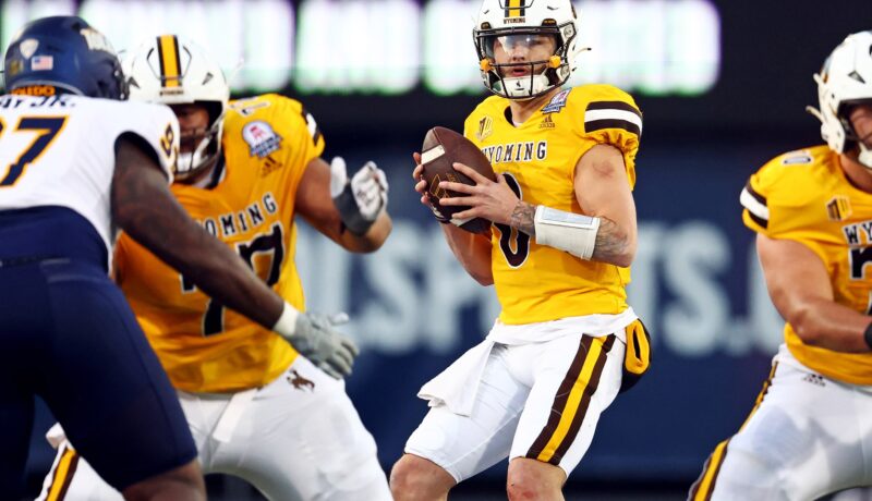 Jets Sign Pair of Young QB’s Following Rook Tryouts