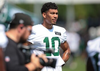 New York Jets Wide Receiver Accepts Pay Cut to Stay at the MetLife Stadium for Coming Season