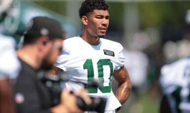 New York Jets Wide Receiver Accepts Pay Cut to Stay at the MetLife Stadium for Coming Season
