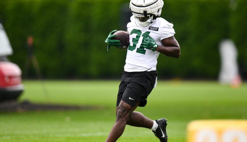 Schefter: Tarik Cohen Informs Jets of Plan to Retire