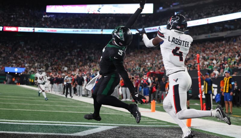 Jets Trounce Texas as Offense Comes to Life in 21-13 Victory