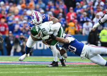 Blown out in Buffalo; Rodgers and Defense Flop in 40-14 Loss
