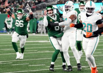 Aaron Rodgers Saves Best for Least, Talks About Future