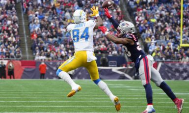 Jets get Smartt, Land Young Chargers Tight End