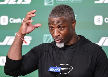 Aaron Glenn Praises Several Jets on day 1 of Mandatory Camp