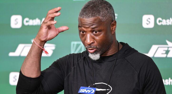Aaron Glenn Praises Several Jets on day 1 of Mandatory Camp