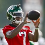 Justin Fields at camp - JetNation.com - New York Jets Blog & Forum Justin Fields