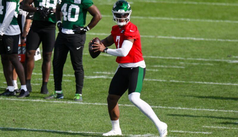 It’s way too Early for Jets to Worry About Struggling Fields