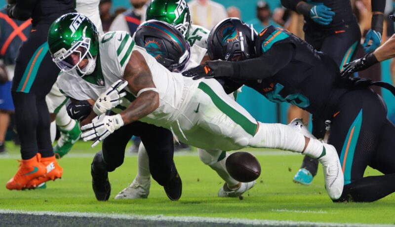 Jets Defense Flops Against Fish in 27-21 Loss to Dolphins