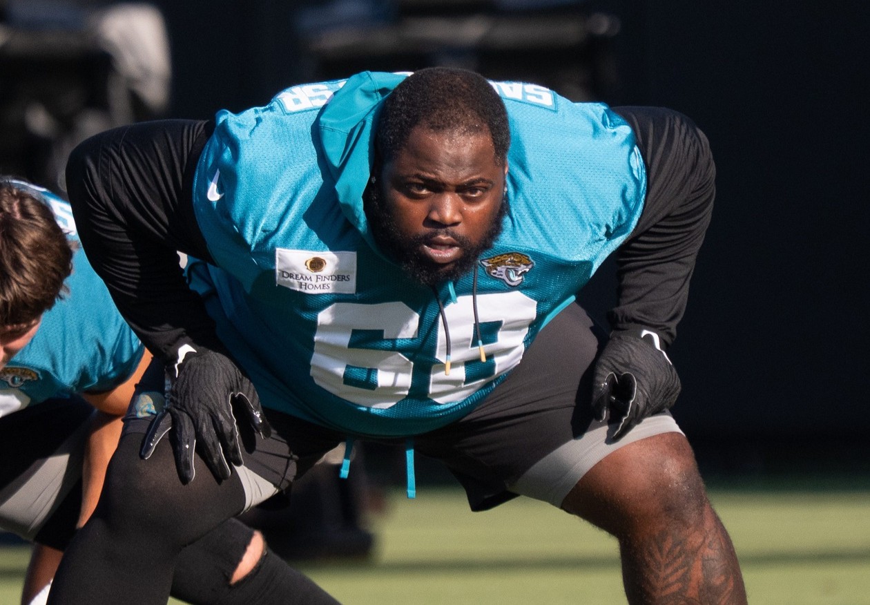 Khalen Saunders stretching - JetNation.com - New York Jets Blog & Forum Khalen Saunders
