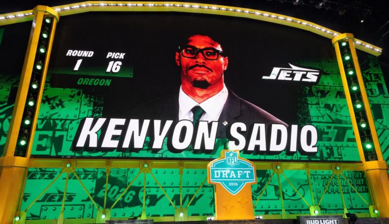 Jets Draft Kenyon Sadiq With No. 16 Pick in Round 1 of 2026 NFL Draft